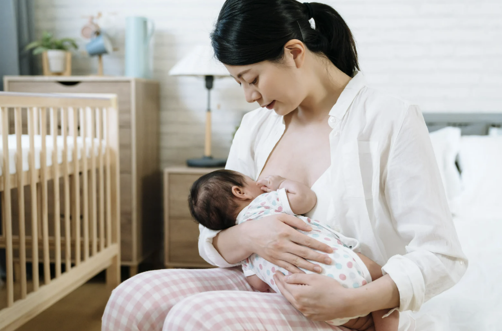 bayi tantrum, penyebab tantrum bayi, cara mengatasi tantrum bayi, camilan sehat bayi, kebutuhan kalori bayi, Bunda, si Kecil